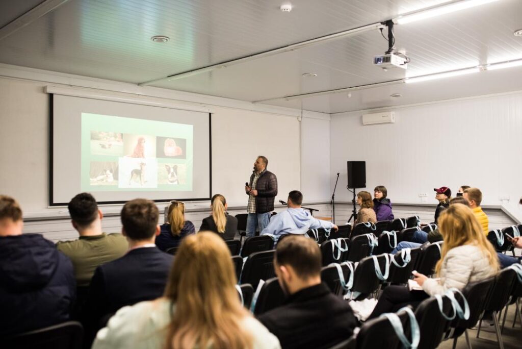 sohaib-salati-na-vystavke-mirzoo-1024x684 В Минске прошла выставка МирЗоо, на которой выступили врачи Ветцентра